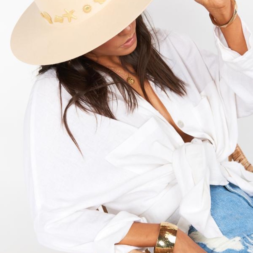 Lack of color seashell white hat - small